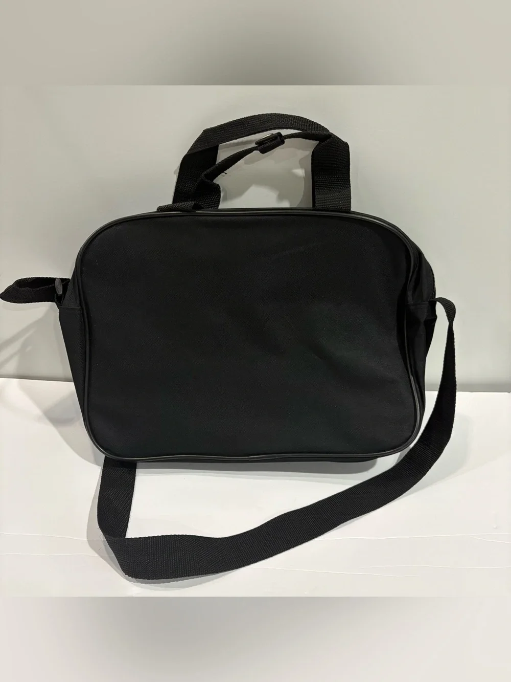 Forecast‎ Men’s Travel Bag Carry On Black 11x15 Zipper Crossbody Strap